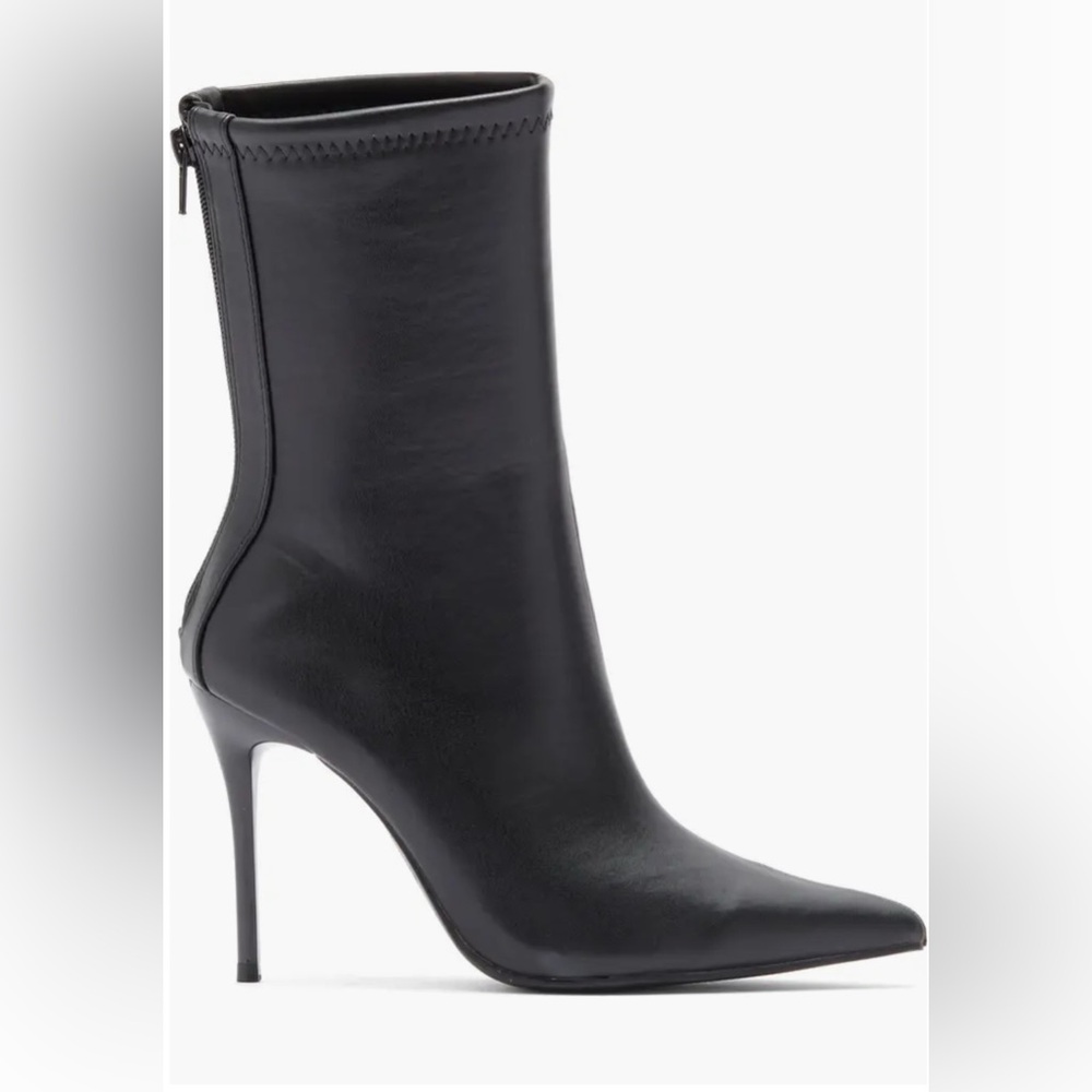 WILD DIVA LOUNGE Leo Pointed Toe Boot